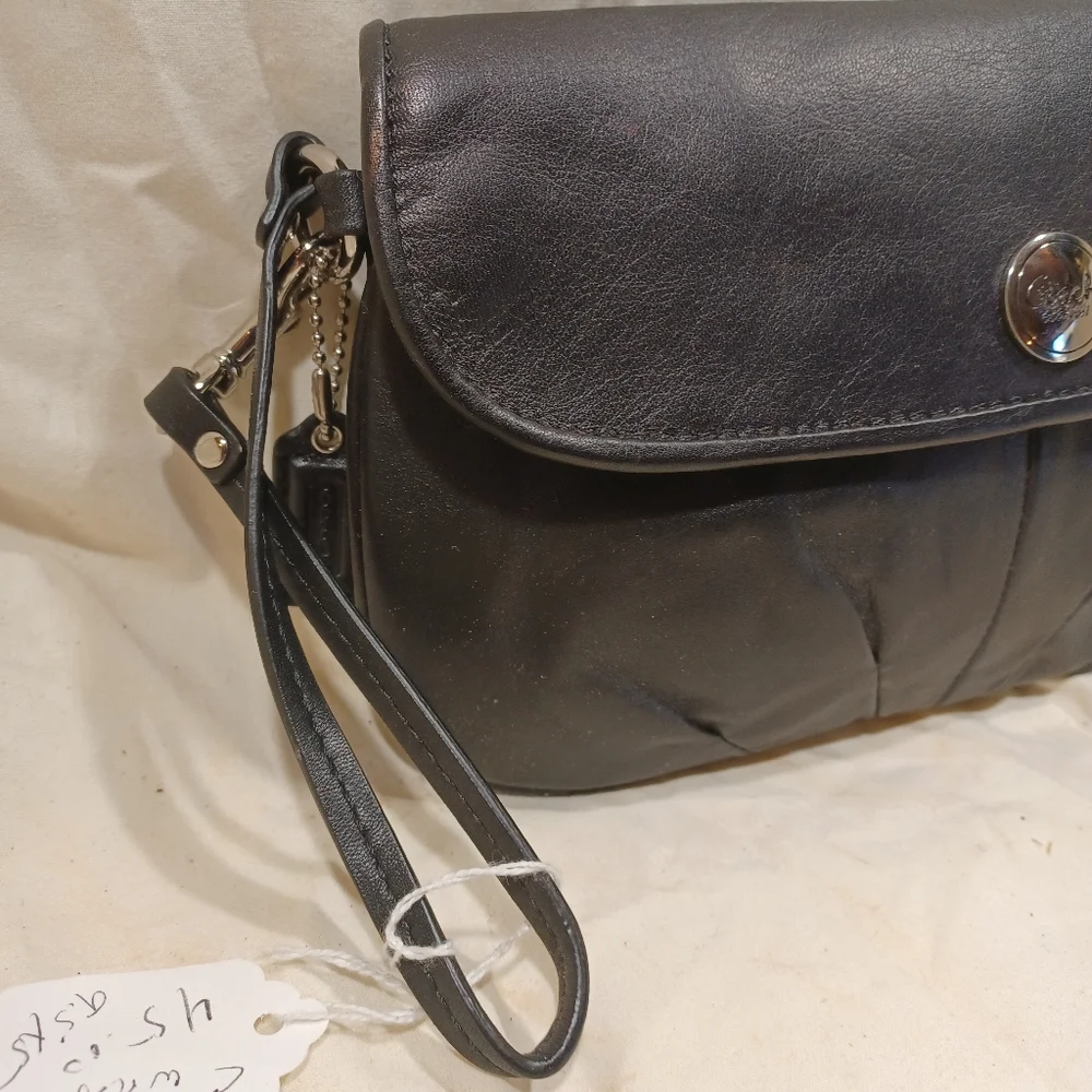 Coach wristlet - Picture 2 of 8